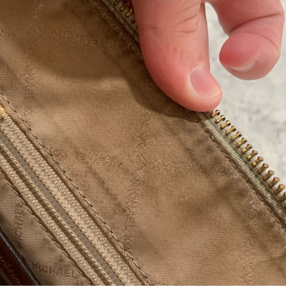 Michael Kors White Crossbody bag and wallet - Picture 2 of 16